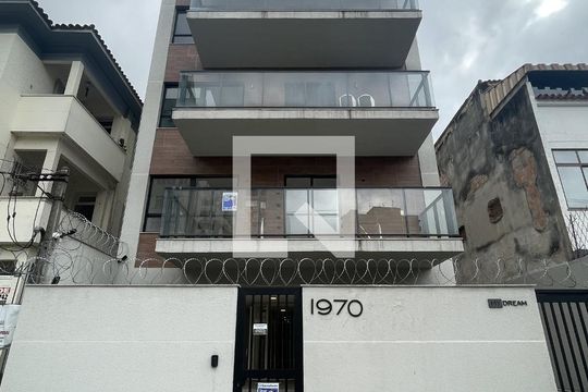 Fachada de apartamento à venda com 2 quartos, 70m² em Grajau, Rio de Janeiro