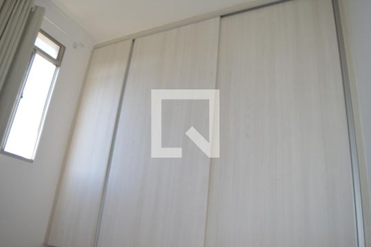 Quarto 1 de apartamento para alugar com 2 quartos, 45m² em Morro do Confisco, Contagem