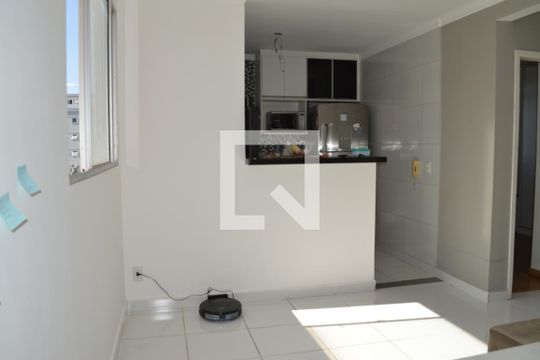 Sala de apartamento para alugar com 2 quartos, 45m² em Morro do Confisco, Contagem
