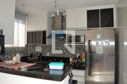 Cozinha de apartamento para alugar com 2 quartos, 45m² em Morro do Confisco, Contagem