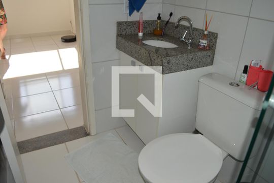 Banheiro de apartamento para alugar com 2 quartos, 45m² em Morro do Confisco, Contagem
