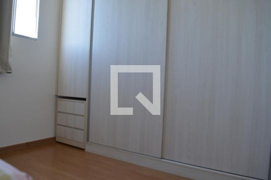 Quarto 1 de apartamento para alugar com 2 quartos, 45m² em Morro do Confisco, Contagem