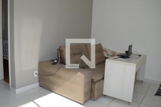 Sala de apartamento para alugar com 2 quartos, 45m² em Morro do Confisco, Contagem