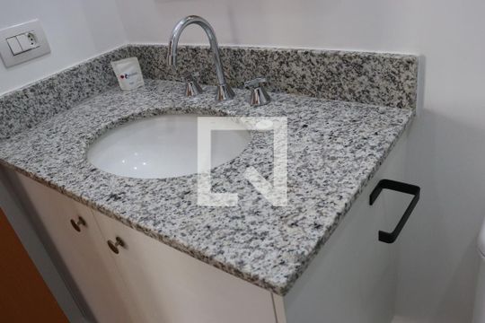 Banheiro de apartamento à venda com 2 quartos, 61m² em Botafogo, Campinas