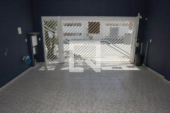 Garagem de casa para alugar com 3 quartos, 120m² em Socorro, São Paulo