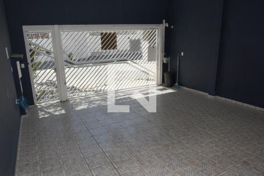 Garagem de casa para alugar com 3 quartos, 120m² em Socorro, São Paulo
