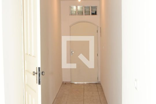 Corredor de casa para alugar com 3 quartos, 120m² em Socorro, São Paulo