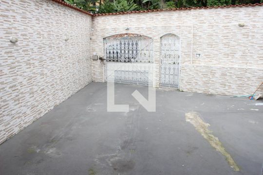 Quintal de casa para alugar com 2 quartos, 180m² em Centro, São Vicente
