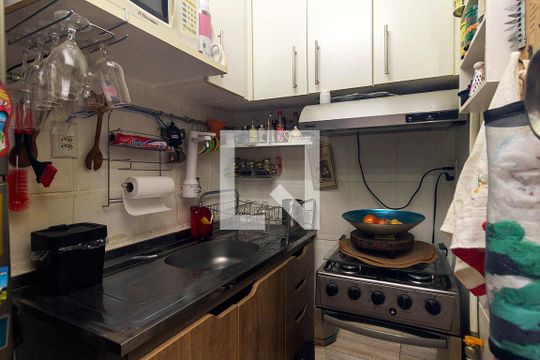 Cozinha de kitnet/studio à venda com 1 quarto, 29m² em Sé, São Paulo