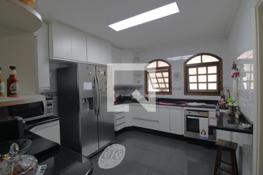 Cozinha de casa de condomínio à venda com 3 quartos, 351m² em Jardim Campo Grande, São Paulo