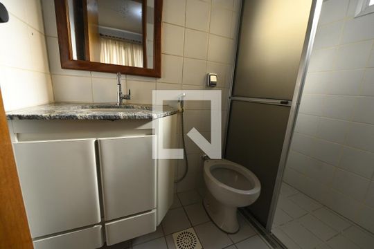 Banheiro da Suíte de apartamento para alugar com 2 quartos, 66m² em Setor Bela Vista, Goiânia