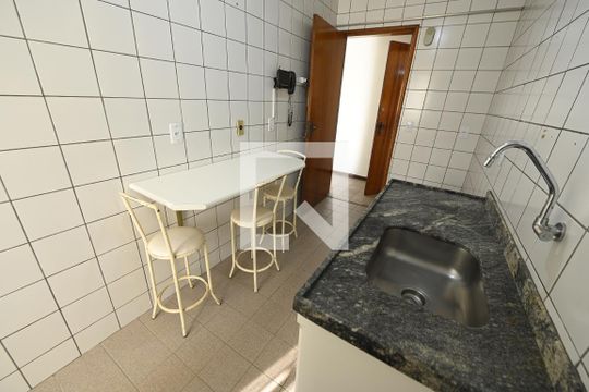 Cozinha de apartamento para alugar com 2 quartos, 66m² em Setor Bela Vista, Goiânia