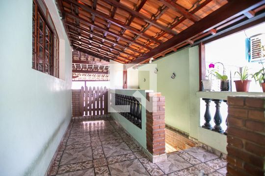 Entrada  de casa para alugar com 1 quarto, 47m² em Vila Danubio Azul, São Paulo