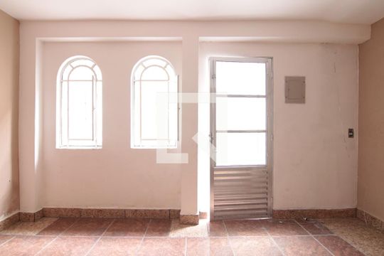 Casa para alugar com 2 quartos, 110m² em Jardim Eliane, São Paulo