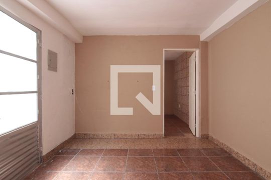 Sala de casa para alugar com 2 quartos, 110m² em Jardim Eliane, São Paulo