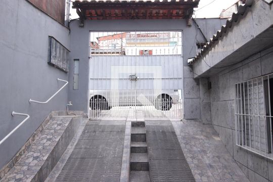 Área comum de casa para alugar com 2 quartos, 110m² em Jardim Eliane, São Paulo