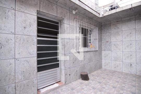 Área comum de casa para alugar com 2 quartos, 110m² em Jardim Eliane, São Paulo