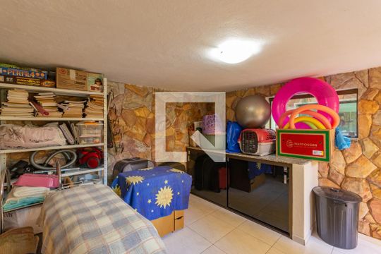 Quarto  de Serviço de casa à venda com 3 quartos, 252m² em Santa Branca, Belo Horizonte