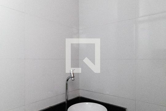 Banheiro de apartamento para alugar com 2 quartos, 40m² em Penha de França, São Paulo