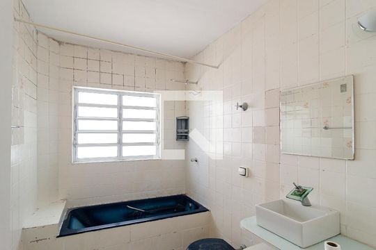 Banheiro Social de apartamento à venda com 2 quartos, 70m² em Vila Fachini, São Paulo