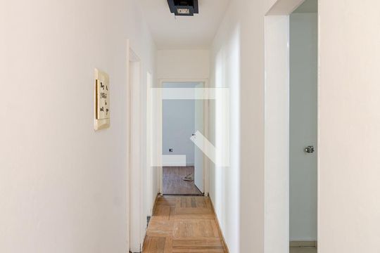 Corredor de apartamento à venda com 2 quartos, 70m² em Vila Fachini, São Paulo