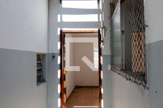 Entrada de apartamento à venda com 2 quartos, 70m² em Vila Fachini, São Paulo