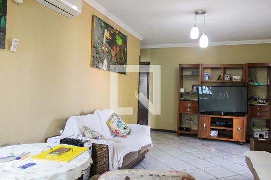 Sala de casa à venda com 3 quartos, 220m² em Pinheiro, São Leopoldo