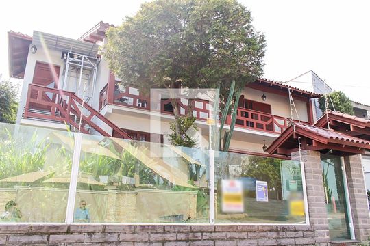 Fachada de casa à venda com 3 quartos, 220m² em Pinheiro, São Leopoldo