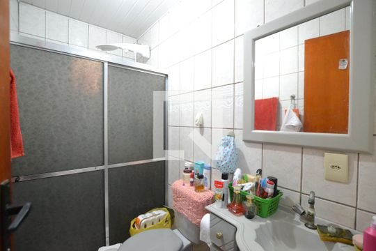 Banheiro da Casa 3 de casa à venda com 3 quartos, 430m² em Santo Antônio, Porto Alegre