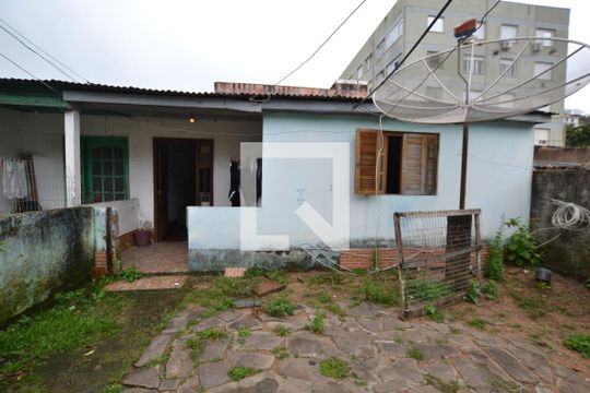 Fachada  de casa à venda com 3 quartos, 430m² em Santo Antônio, Porto Alegre