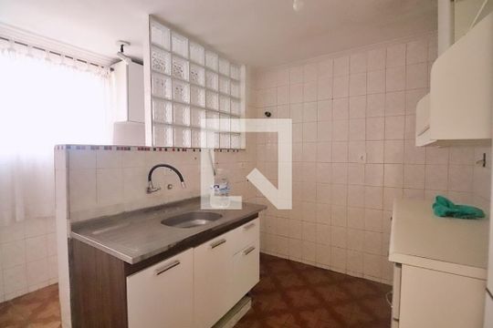 Cozinha de apartamento à venda com 2 quartos, 49m² em Vila Camilópolis, Santo André