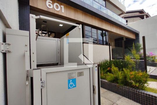 Elevador PNE de apartamento para alugar com 1 quarto, 32m² em Caminho das Árvores, Salvador