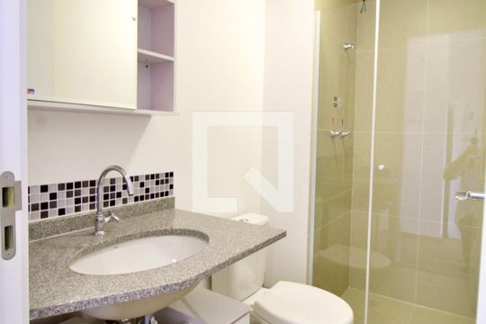 Banheiro de kitnet/studio para alugar com 1 quarto, 25m² em Vila Andrade, São Paulo