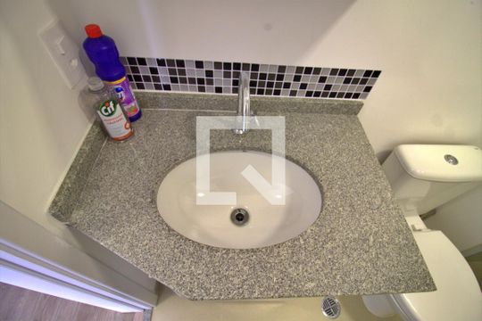 Banheiro de kitnet/studio para alugar com 1 quarto, 25m² em Vila Andrade, São Paulo