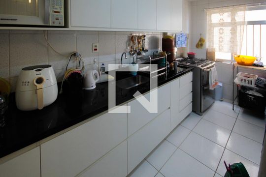 Cozinha e Área de Serviço de apartamento à venda com 2 quartos, 65m² em Aclimação, São Paulo