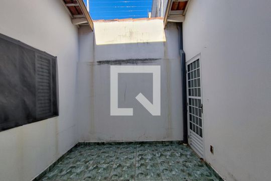 Área de Luz de casa à venda com 4 quartos, 174m² em Vila Mimosa, Campinas
