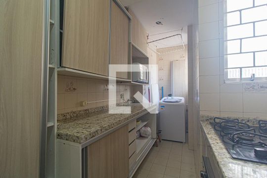 Cozinha de apartamento para alugar com 2 quartos, 60m² em Ahú, Curitiba
