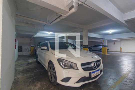 Garagem de apartamento para alugar com 2 quartos, 60m² em Ahú, Curitiba