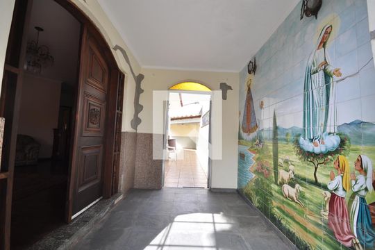 Hall de entrada de casa para alugar com 3 quartos, 600m² em Jardim Guapira, São Paulo