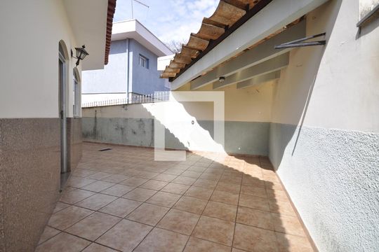 Quintal de casa para alugar com 3 quartos, 600m² em Jardim Guapira, São Paulo