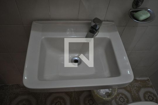 Lavabo de casa para alugar com 3 quartos, 600m² em Jardim Guapira, São Paulo