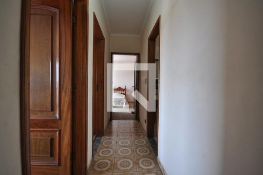 Corredor de casa para alugar com 3 quartos, 600m² em Jardim Guapira, São Paulo