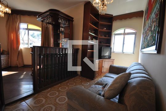 Sala de TV de casa para alugar com 3 quartos, 600m² em Jardim Guapira, São Paulo
