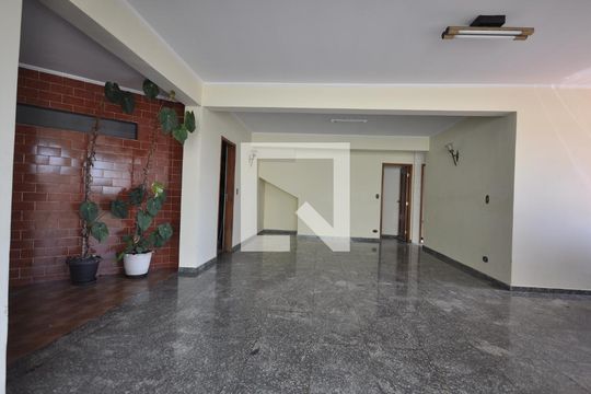 Garagem de casa para alugar com 3 quartos, 600m² em Jardim Guapira, São Paulo