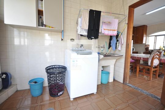 Área de Serviço de casa para alugar com 3 quartos, 600m² em Jardim Guapira, São Paulo
