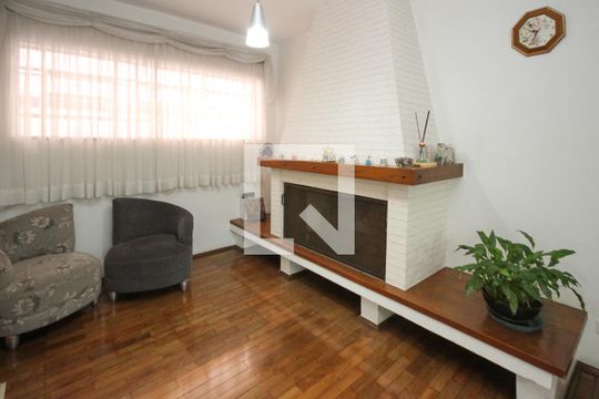 Sala da lareira  de casa à venda com 3 quartos, 400m² em Chácara Mafalda, São Paulo