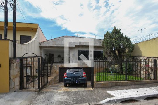 Fachada de casa à venda com 3 quartos, 400m² em Chácara Mafalda, São Paulo