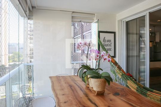 Sacada de apartamento à venda com 2 quartos, 69m² em Vila Anastácio, São Paulo
