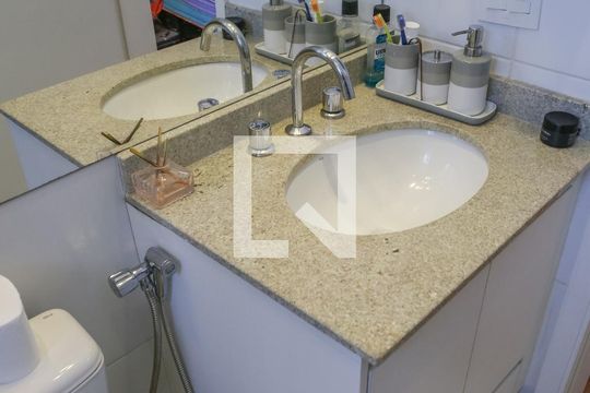 Banheiro da Suíte de apartamento à venda com 2 quartos, 69m² em Vila Anastácio, São Paulo