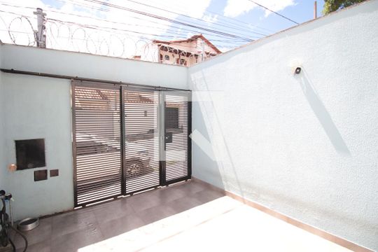 Garagem de casa para alugar com 2 quartos, 76m² em Copacabana, Belo Horizonte